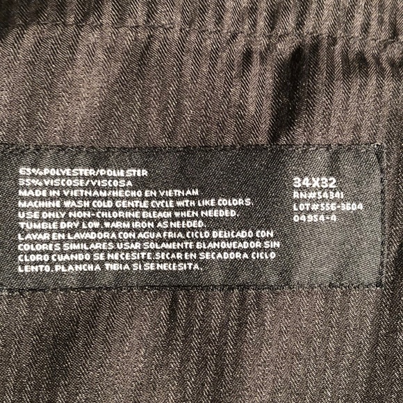 J. Ferrari Men’s Modern Fit Pinstripe Dress Pants - Picture 4 of 4